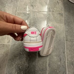 Nike toddler sneakers (size 4 )